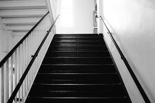 Crucial Information Homeowners Should Know About Stairway Designs